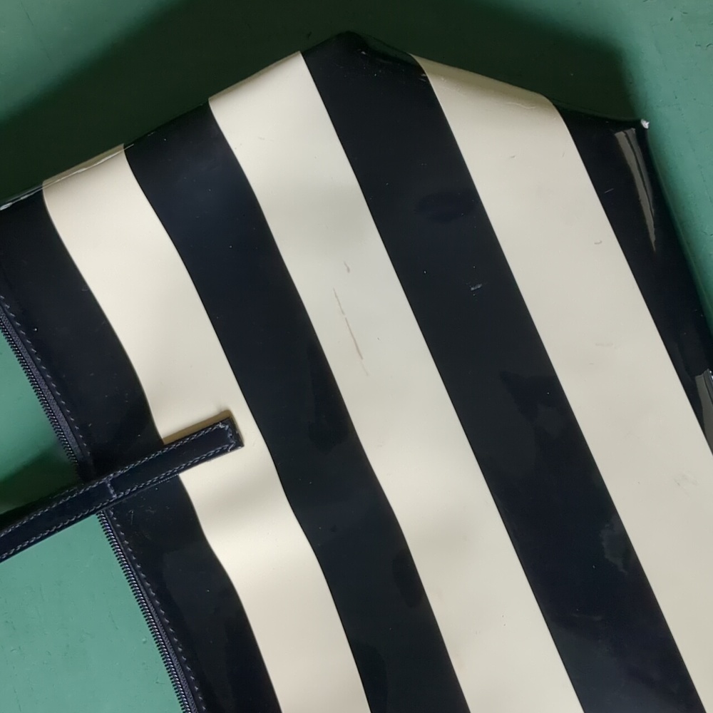 KATE SPADE BLACK & BEIGE PATENT LEATHER BAG - Picture 8 of 16